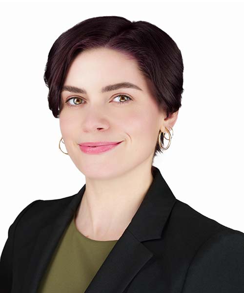 Karina Brasgalla headshot